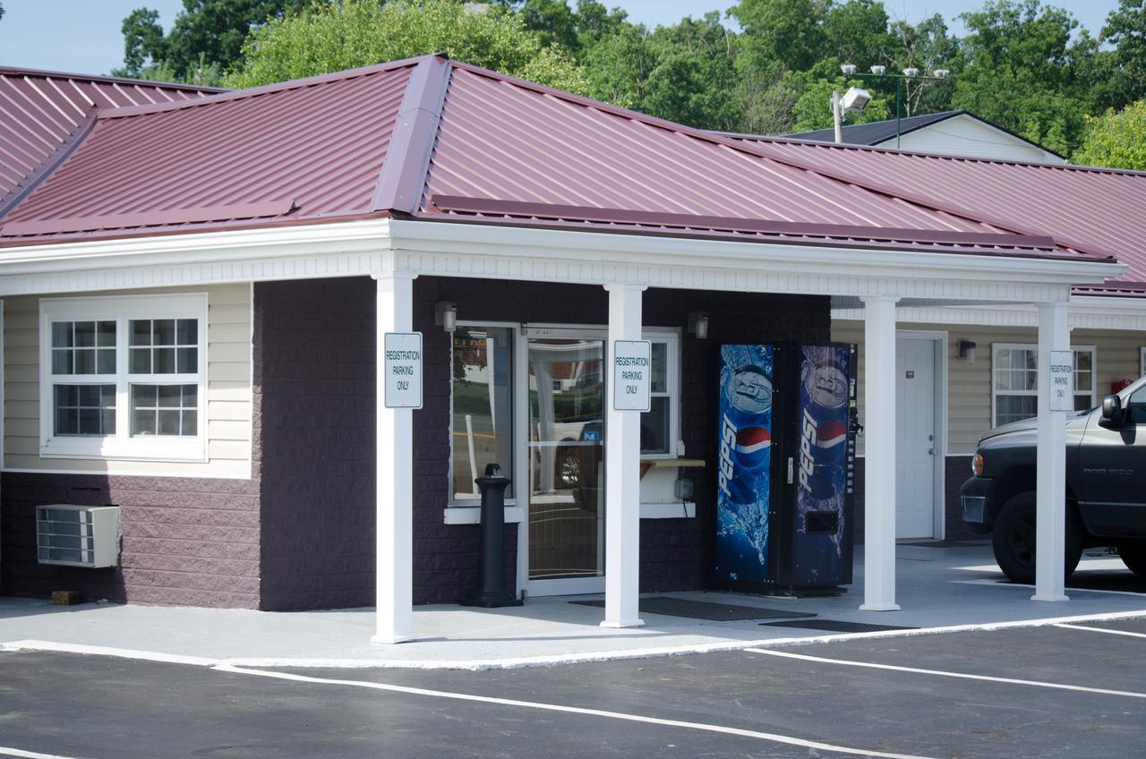 Turnpike Motel Melrose Exterior photo